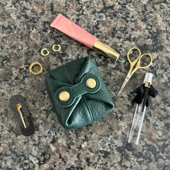 The Ellie Mini green leather pouch travel case gold hardware snap button closure - Picture 1 of 4